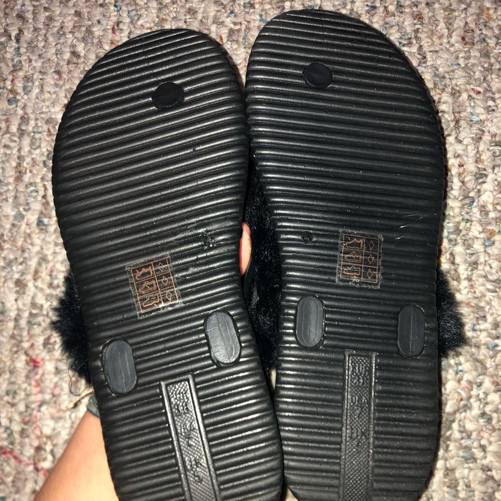 Slippers - Picture 2 of 3